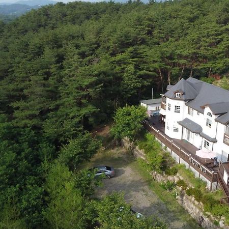 Another World Pension Gyeongju Bagian luar foto