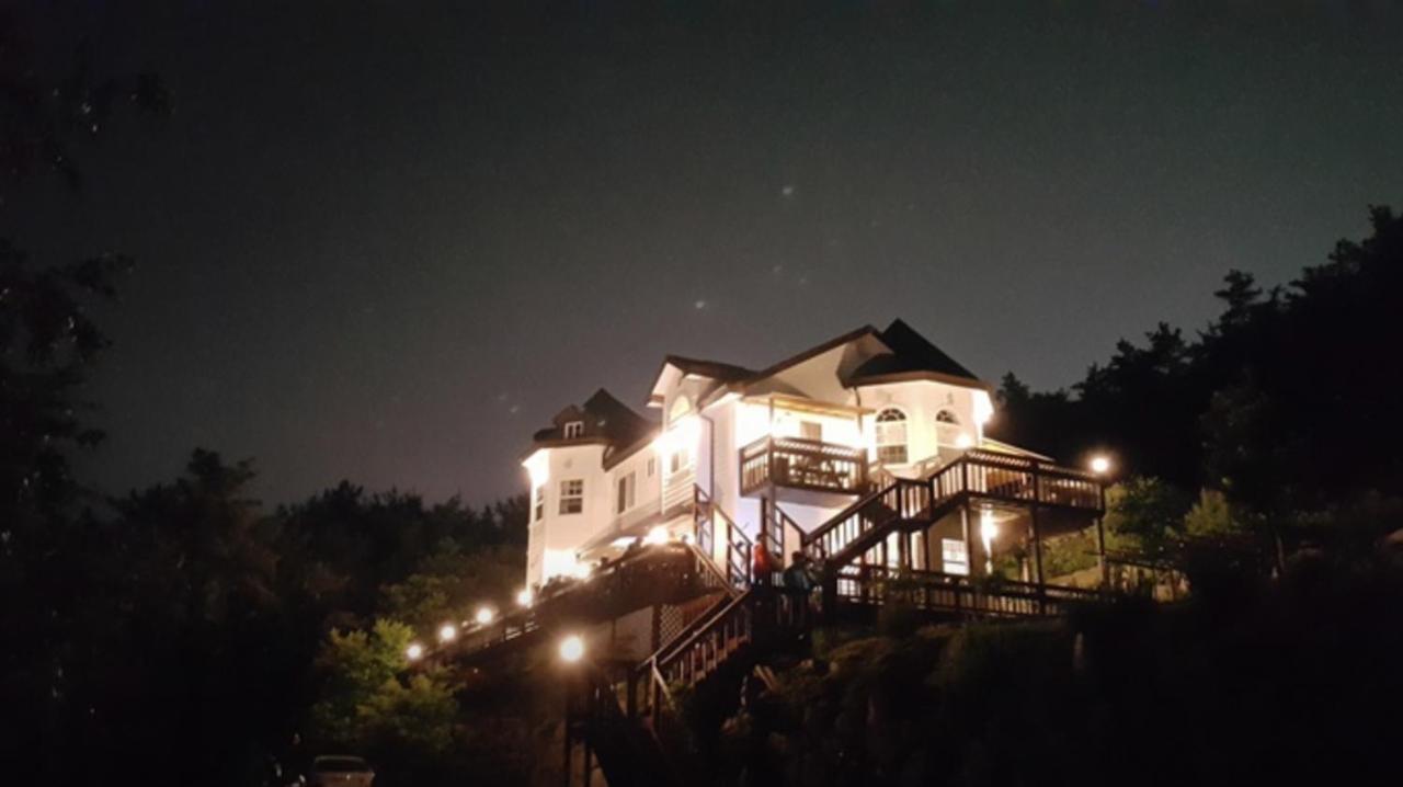 Another World Pension Gyeongju Bagian luar foto