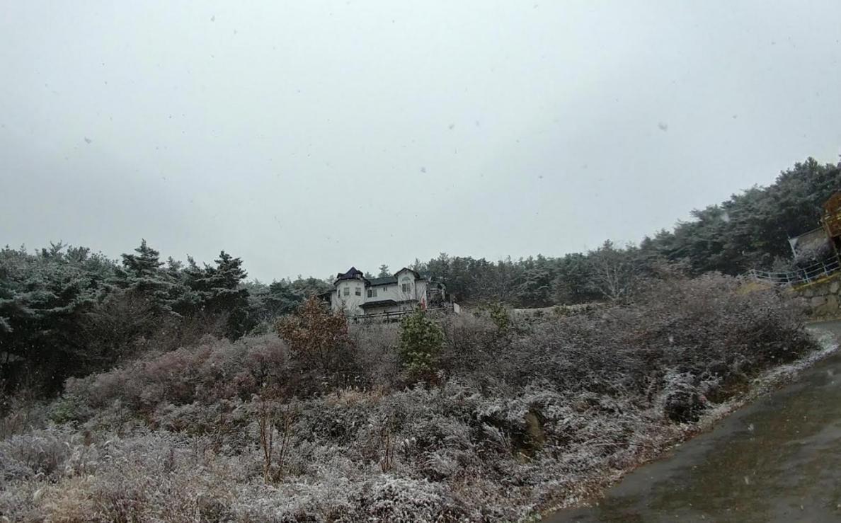 Another World Pension Gyeongju Bagian luar foto