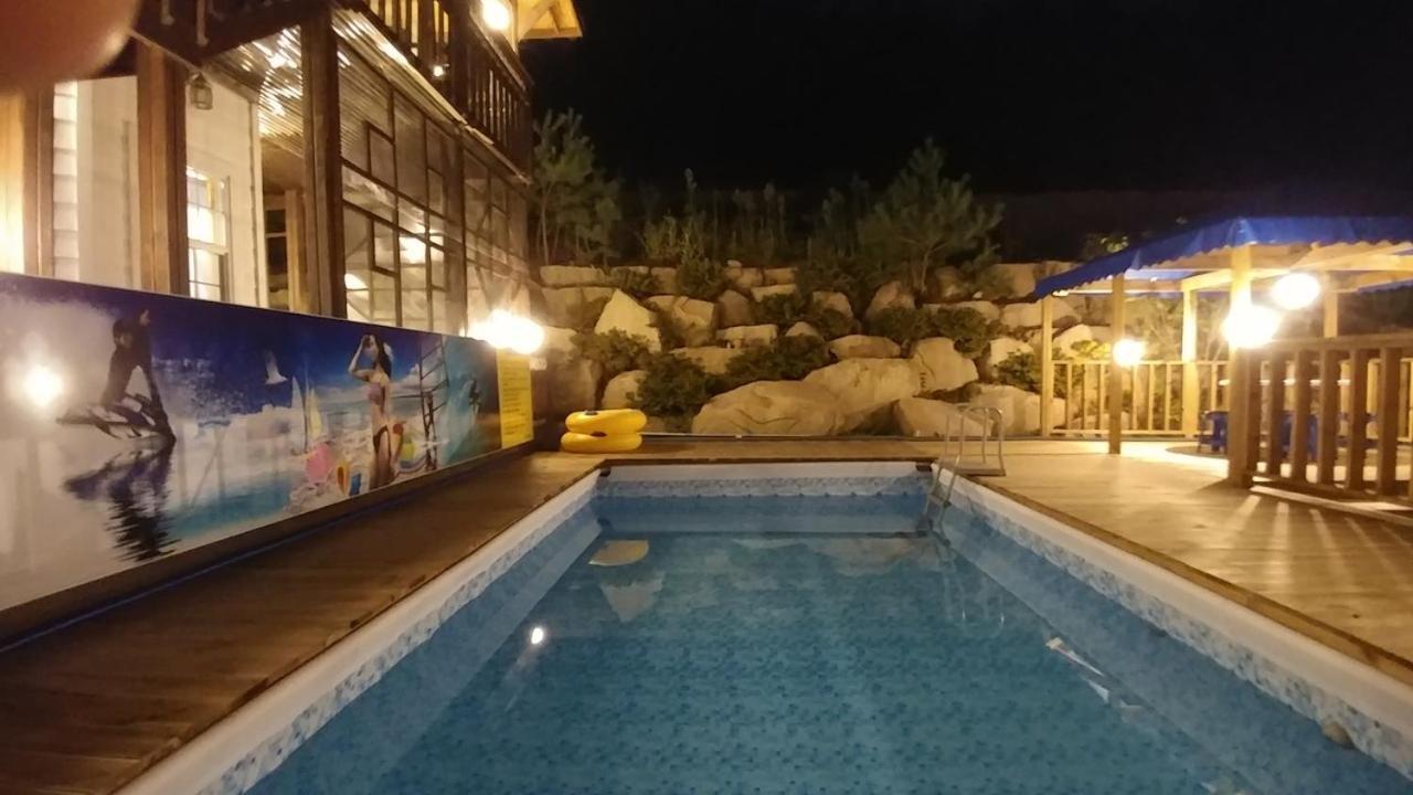 Another World Pension Gyeongju Bagian luar foto