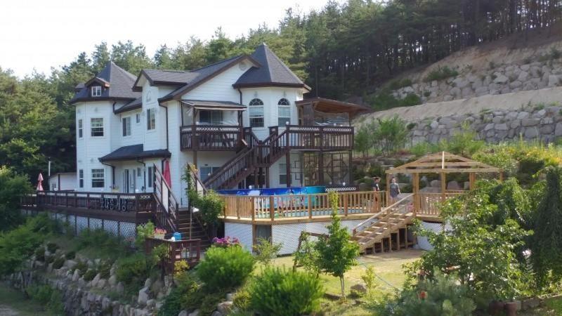 Another World Pension Gyeongju Bagian luar foto