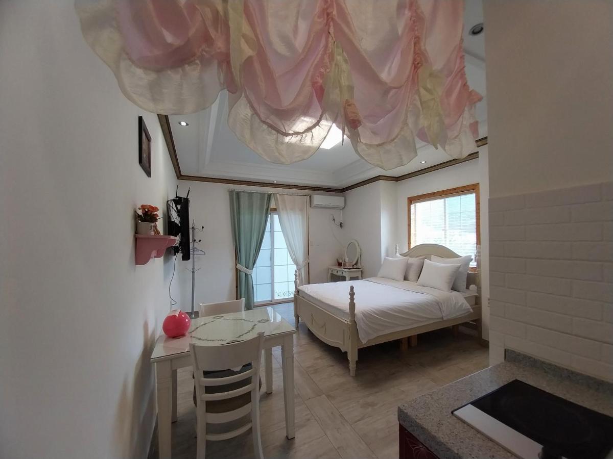 Another World Pension Gyeongju Bagian luar foto