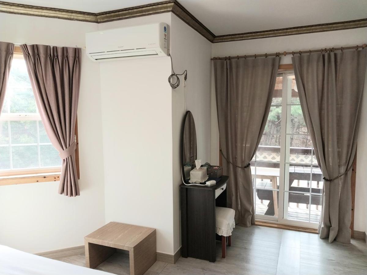 Another World Pension Gyeongju Bagian luar foto