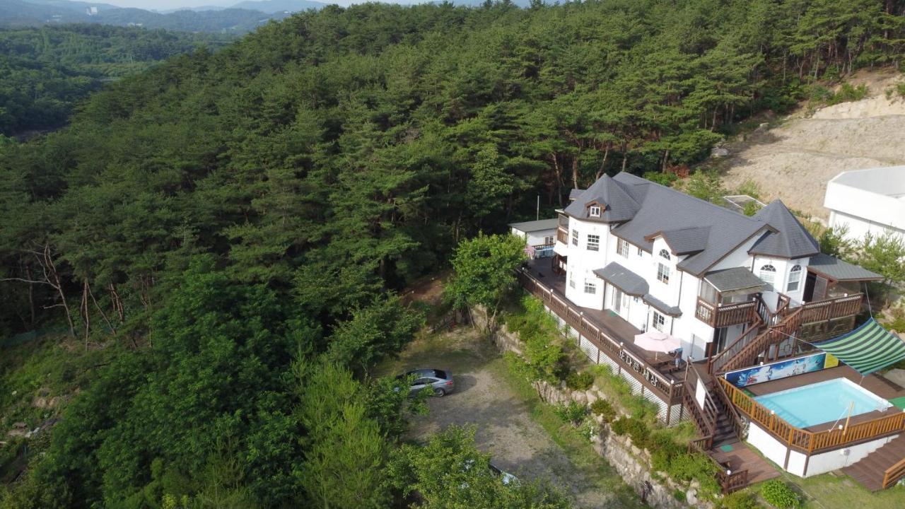Another World Pension Gyeongju Bagian luar foto